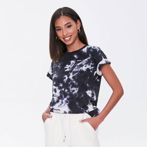 Kendall & Kylie Tie Dye Crew Neck T-shirt - Picture 1 of 3